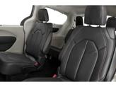 Thumbnail of 2018 Bright White Clearcoat Chrysler Pacifica