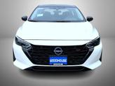 Thumbnail of 2025 Aspen White Tricoat/Super Black Nissan Sentra