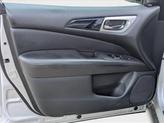 Thumbnail of 2019 Brilliant Silver Metallic Nissan Pathfinder