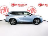 Thumbnail of 2022 Moon Dust Toyota Highlander
