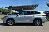 Thumbnail of 2023 Celestial Silver Metallic Toyota Highlander
