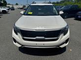 Thumbnail of 2023 Snow White Pearl Kia Seltos