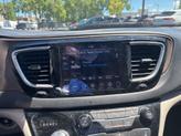Thumbnail of 2018 Bright White Clearcoat Chrysler Pacifica