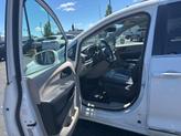 Thumbnail of 2018 Bright White Clearcoat Chrysler Pacifica