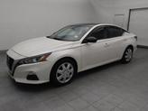 Thumbnail of 2019 White Nissan Altima