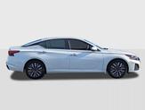 Thumbnail of 2025 Pearl White Tricoat Nissan Altima