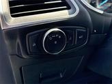 Thumbnail of 2015 White Platinum Clearcoat Metallic Ford Edge