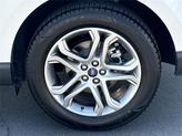Thumbnail of 2015 White Platinum Clearcoat Metallic Ford Edge