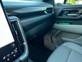 Thumbnail of 2025 Onyx Black GMC Yukon