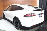 Thumbnail of 2018 Pearl White Multi-Coat Tesla Model X