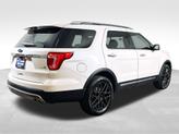 Thumbnail of 2016 White Platinum Clearcoat Metallic Ford Explorer