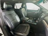 Thumbnail of 2016 White Platinum Clearcoat Metallic Ford Explorer
