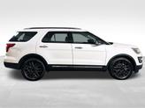 Thumbnail of 2016 White Platinum Clearcoat Metallic Ford Explorer