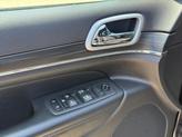 Thumbnail of 2020 Diamond Black Crystal Pearlcoat Jeep Grand Cherokee
