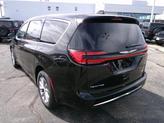 Thumbnail of 2026 Diamond Black Crystal Pearlcoat Chrysler Pacifica