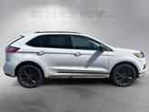 Thumbnail of 2022 Oxford White Ford Edge