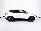 Thumbnail of 2025 Snow White Pearl Kia Seltos