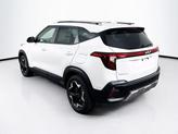 Thumbnail of 2025 Snow White Pearl Kia Seltos