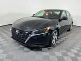 Thumbnail of 2025 Super Black Clearcoat Nissan Altima
