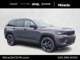Photo of 2025 Gray Jeep Grand Cherokee