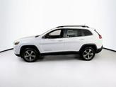 Thumbnail of 2022 Bright White Clearcoat Jeep Cherokee