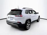 Thumbnail of 2022 Bright White Clearcoat Jeep Cherokee