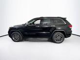 Thumbnail of 2022 Diamond Black Crystal Pearlcoat Jeep Grand Cherokee