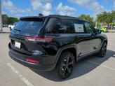 Thumbnail of 2025 Diamond Black Crystal Pearlcoat Jeep Grand Cherokee
