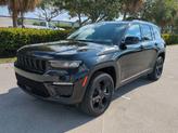 Thumbnail of 2025 Diamond Black Crystal Pearlcoat Jeep Grand Cherokee