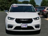Thumbnail of 2022 Bright White Clearcoat Chrysler Pacifica