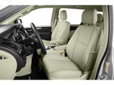 Thumbnail of 2015 Bright White Clearcoat Chrysler Town & Country