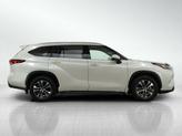 Thumbnail of 2021 Blizzard Pearl Toyota Highlander