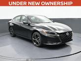 Photo of 2025 Super Black Clearcoat Nissan Altima