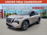 Photo of 2025 Champagne Silver Metallic/Super Black Nissan Rogue
