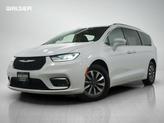 Photo of 2021 Bright White Clearcoat Chrysler Pacifica