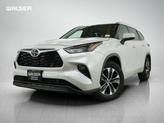 Photo of 2022 White Toyota Highlander
