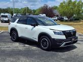 Thumbnail of 2024 Pearl White Tricoat/Super Black Nissan Pathfinder