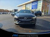 Thumbnail of 2025 Onyx Black Metallic Volvo V60 Cross Country