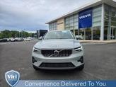 Thumbnail of 2025 Vapour Grey Metallic Volvo XC40