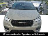 Thumbnail of 2025 Ceramic Gray Clearcoat Chrysler Pacifica
