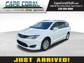 Photo of 2019 Bright White Clearcoat Chrysler Pacifica