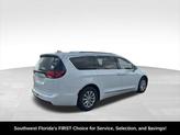Thumbnail of 2019 Bright White Clearcoat Chrysler Pacifica