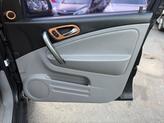 Thumbnail of 2006 White Saturn Vue