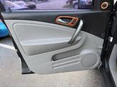 Thumbnail of 2006 White Saturn Vue