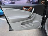 Thumbnail of 2006 Polar White Saturn Vue