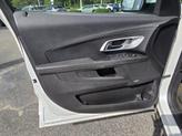 Thumbnail of 2017 Iridescent Pearl Tricoat Chevrolet Equinox