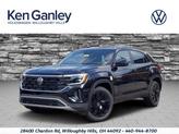 Photo of 2026 deep black pearl Volkswagen Atlas Cross Sport