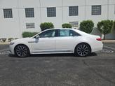 Thumbnail of 2018 White Platinum Tri-Coat Metallic Lincoln Continental