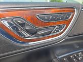 Thumbnail of 2018 White Platinum Tri-Coat Metallic Lincoln Continental