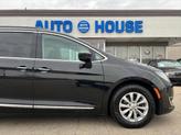 Thumbnail of 2017 Black Chrysler Pacifica